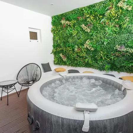 Kition Jacuzzi In Finikoudes
