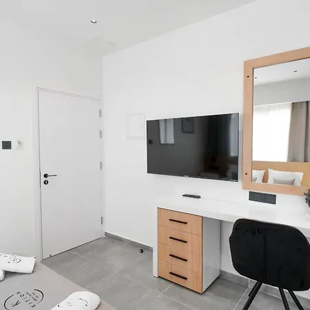 Kition Jacuzzi In Finikoudes Apartment *